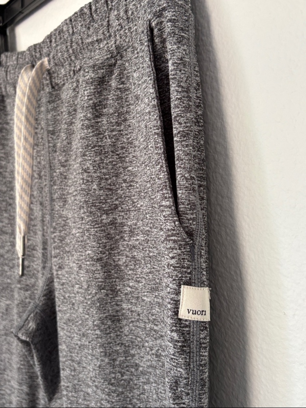 Vuori Performance Jogger Heathered Charcoal Women's Track Pants comfy casual - Picture 4 of 10